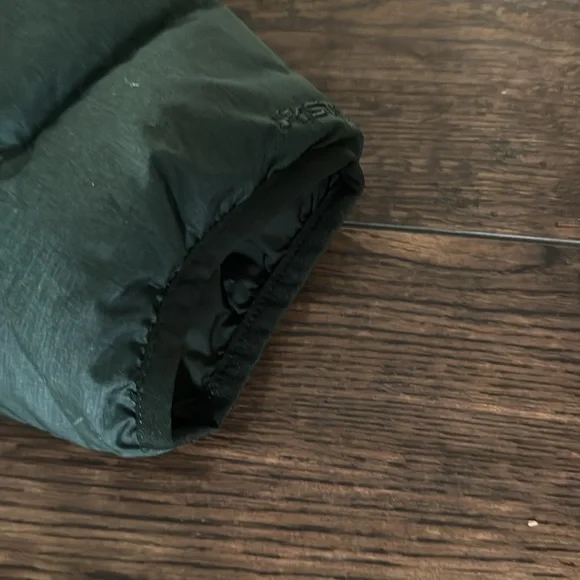 Under Armour boys youth extra large puffer coat. Like new. Hardly worn. - Picture 5 of 5